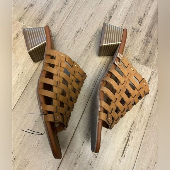 Maurices women’s brown slide latticed faux leather heels. Size 8 - Picture 4 of 7